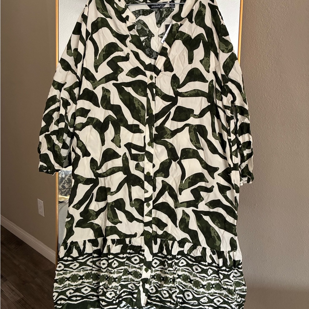 Green and White Patterned Button-Up Shirt